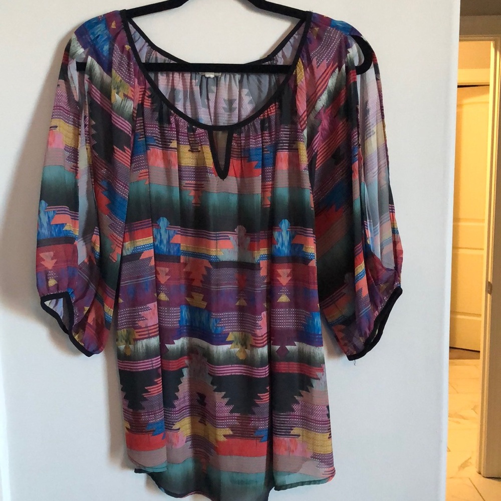 Eyeshadow cold shoulder top. Size 2x
